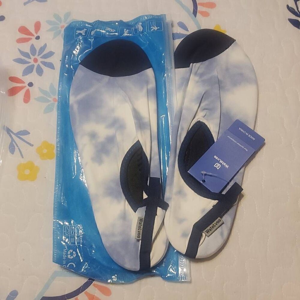 NWT WATELVE UNISEX SLIP ON SPANDEX ADULT WATER SHOES